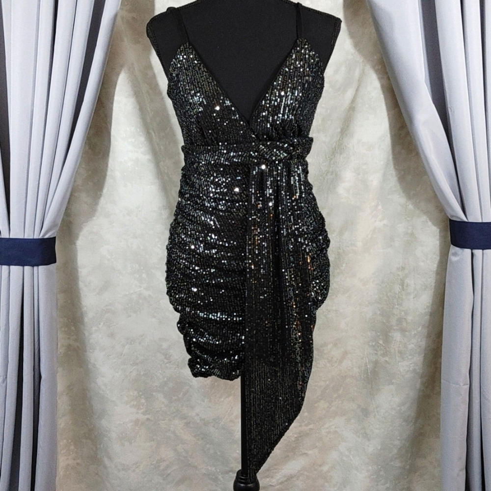 🆕NWT Ruched Sequin Bodycon Mini Dress